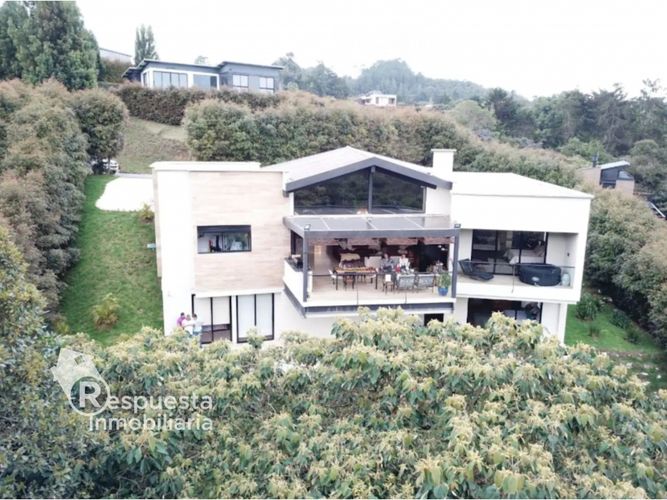 Casa de 4 alcobas en venta en Aeropuerto, Rionegro, 415 m² · foto 9 de 11