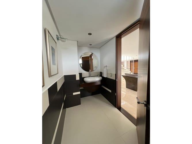 Casa de 4 alcobas en venta en Vía Las Palmas, Medellín, 687 m² · foto 2 de 24