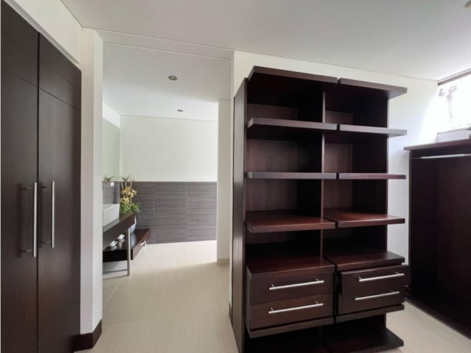 Casa de 4 alcobas en venta en Vía Las Palmas, Medellín, 687 m² · foto 3 de 24