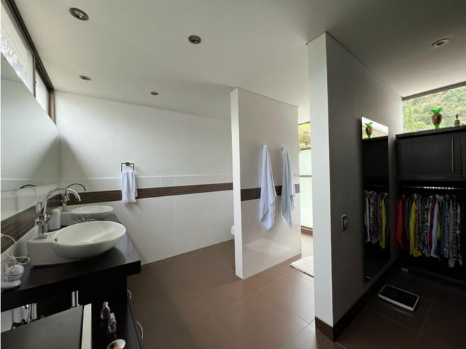 Casa de 4 alcobas en venta en Vía Las Palmas, Medellín, 687 m² · foto 4 de 24