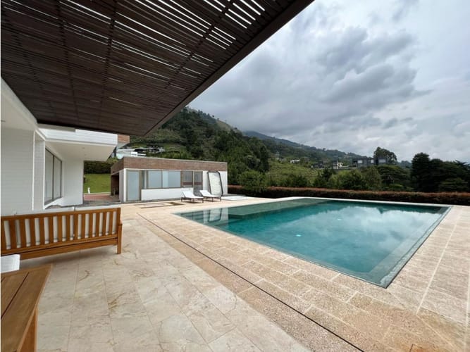 Casa de 4 alcobas en venta en Vía Las Palmas, Medellín, 687 m² · foto 13 de 24