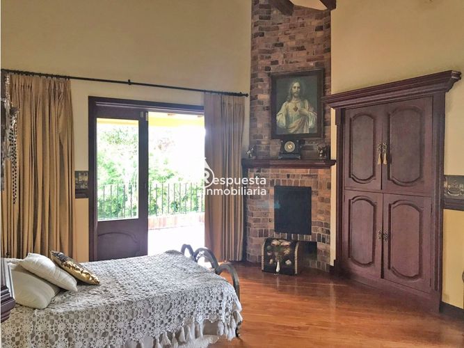 Casa de 5 alcobas en venta en El Poblado, El Retiro, 650 m² · foto 2 de 24