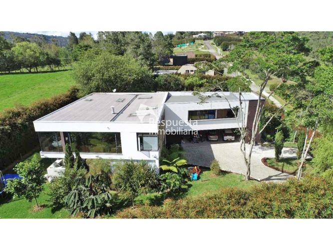 Casa de 4 alcobas en venta en Las Palmas, Medellín, 704 m² · foto 2 de 14