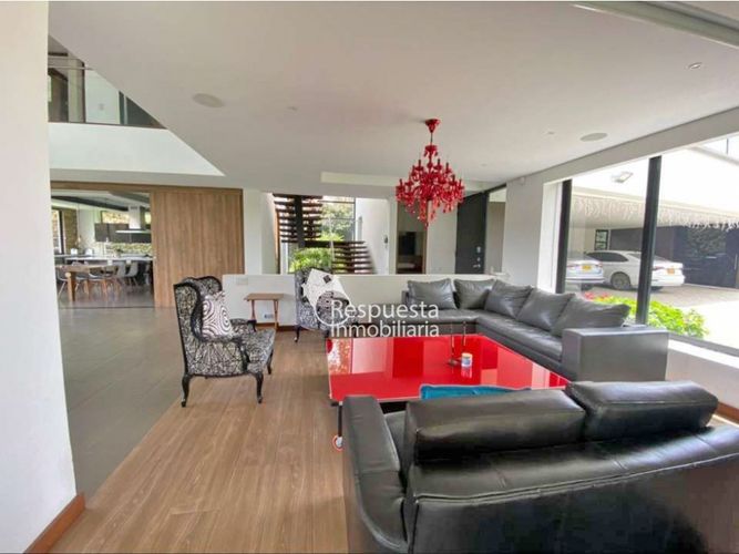 Casa de 4 alcobas en venta en Las Palmas, Medellín, 704 m² · foto 3 de 14