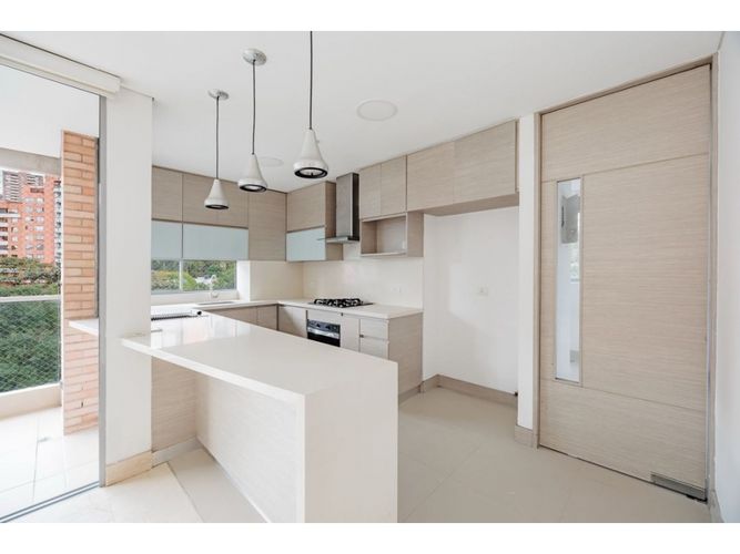Apartamento de 3 alcobas en venta en Vizcaya, Medellín, 140 m² · foto 9 de 24