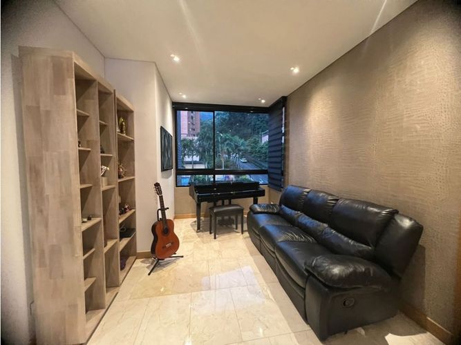 Apartamento de 3 alcobas en venta en La Calera, Envigado, 235 m² · foto 13 de 24