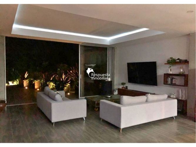 Casa de 4 alcobas en venta en Altos Del Escobero, Medellín, 514 m² · foto 2 de 15