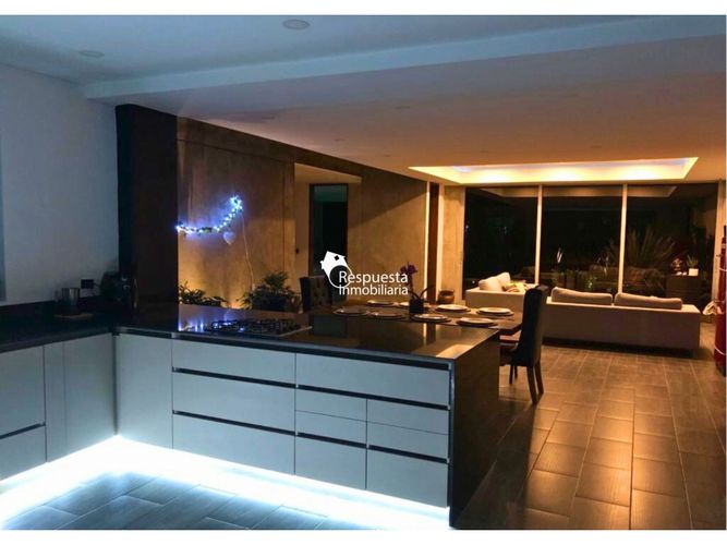 Casa de 4 alcobas en venta en Altos Del Escobero, Medellín, 514 m² · foto 4 de 15