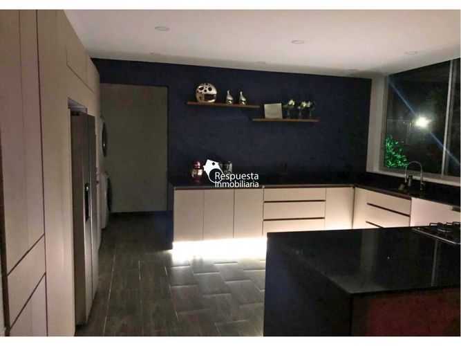 Casa de 4 alcobas en venta en Altos Del Escobero, Medellín, 514 m² · foto 5 de 15