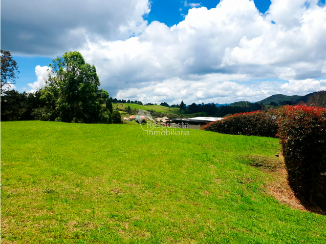 Lote en venta en Yarumal, Medellín, 3648 m² · foto 2 de 8