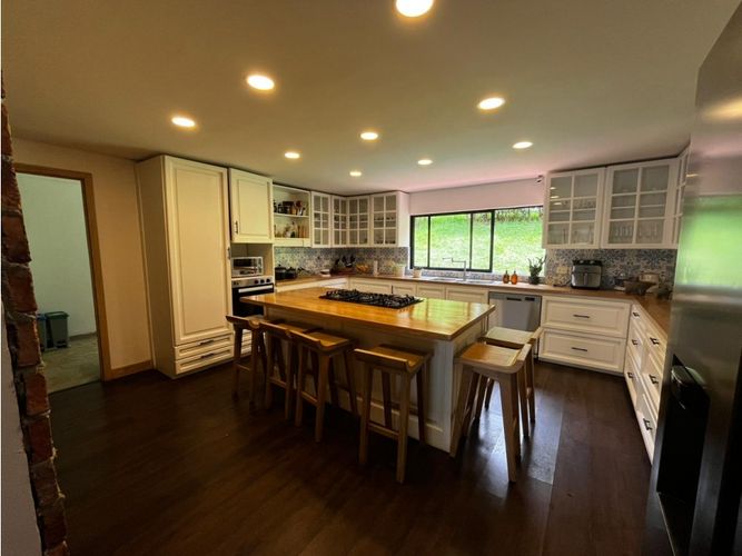 Casa de 6 alcobas en venta en Medellín, 746 m² · foto 7 de 24