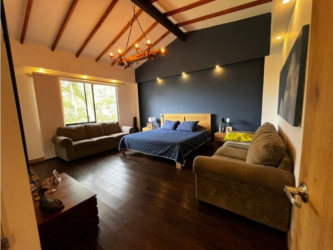 Casa de 6 alcobas en venta en Medellín, 746 m² · foto 8 de 24