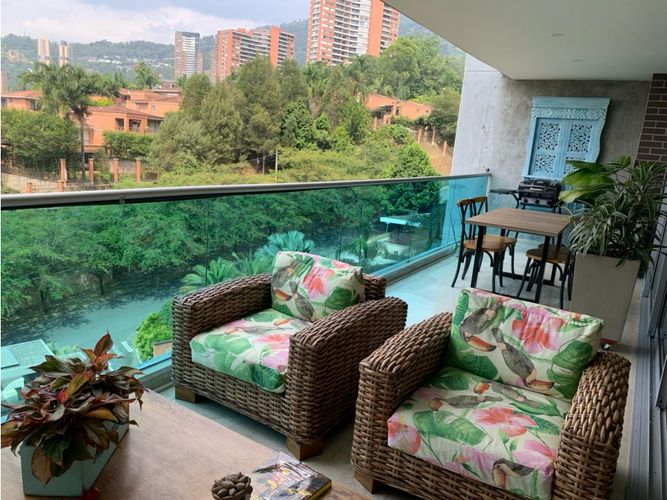 Apartamento de 3 alcobas en venta en Los Balsos, Medellín, 205 m² · foto 2 de 14