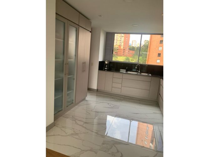 Apartamento de 3 alcobas en venta en Los Balsos, Medellín, 205 m² · foto 8 de 14