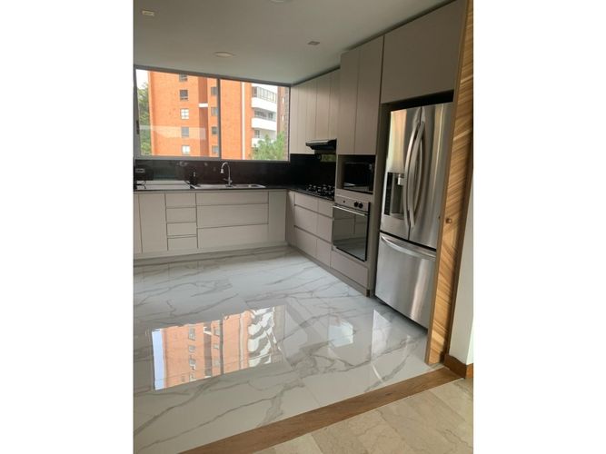 Apartamento de 3 alcobas en venta en Los Balsos, Medellín, 205 m² · foto 9 de 14