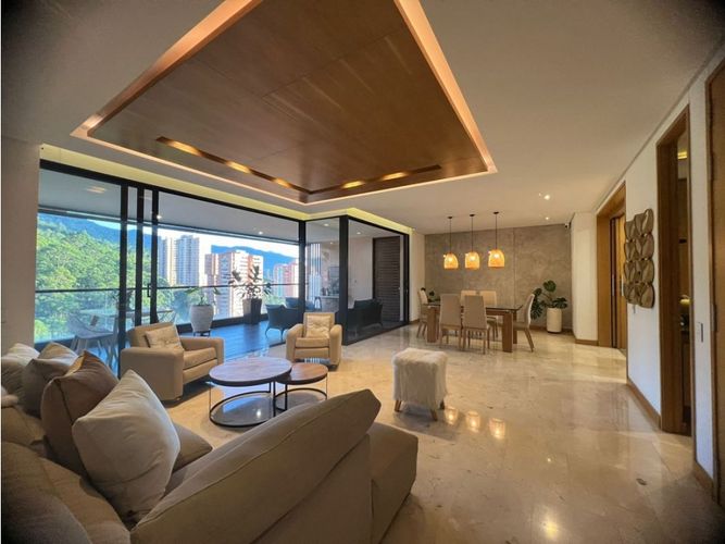 Apartamento de 3 alcobas en venta en El Tesoro, Medellín, 235 m² · foto 2 de 24
