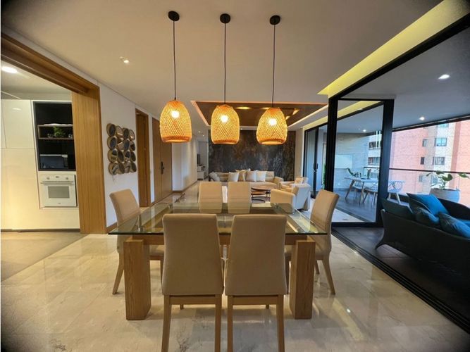 Apartamento de 3 alcobas en venta en El Tesoro, Medellín, 235 m² · foto 3 de 24