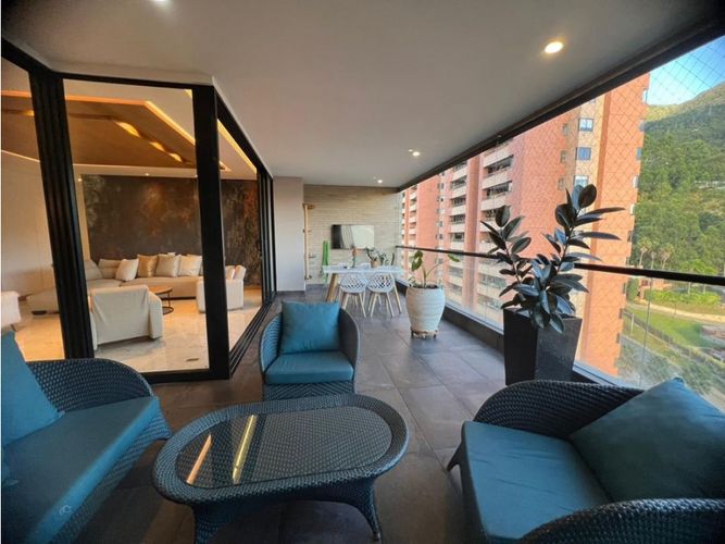 Apartamento de 3 alcobas en venta en El Tesoro, Medellín, 235 m² · foto 8 de 24