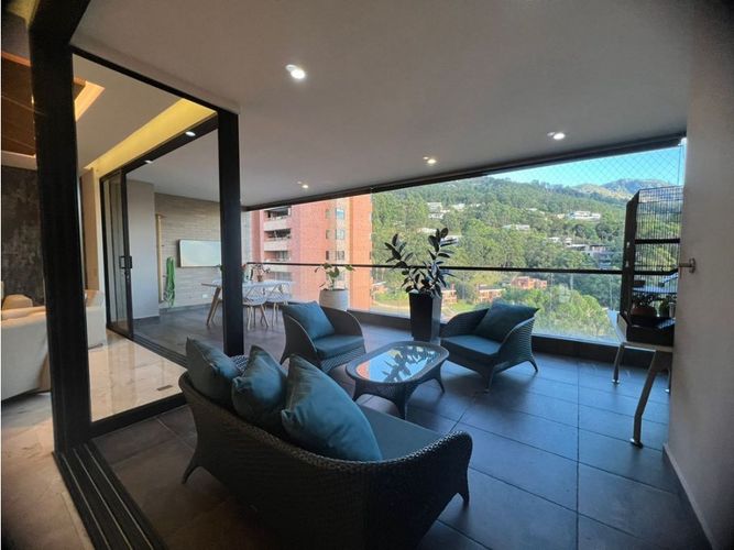 Apartamento de 3 alcobas en venta en El Tesoro, Medellín, 235 m² · foto 10 de 24