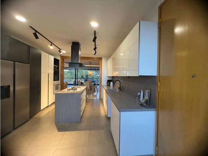Apartamento de 3 alcobas en venta en El Tesoro, Medellín, 235 m² · foto 13 de 24