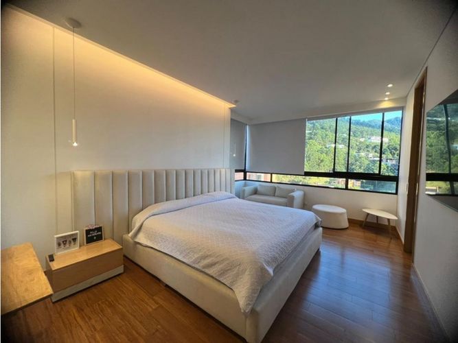 Apartamento de 3 alcobas en venta en El Tesoro, Medellín, 235 m² · foto 15 de 24