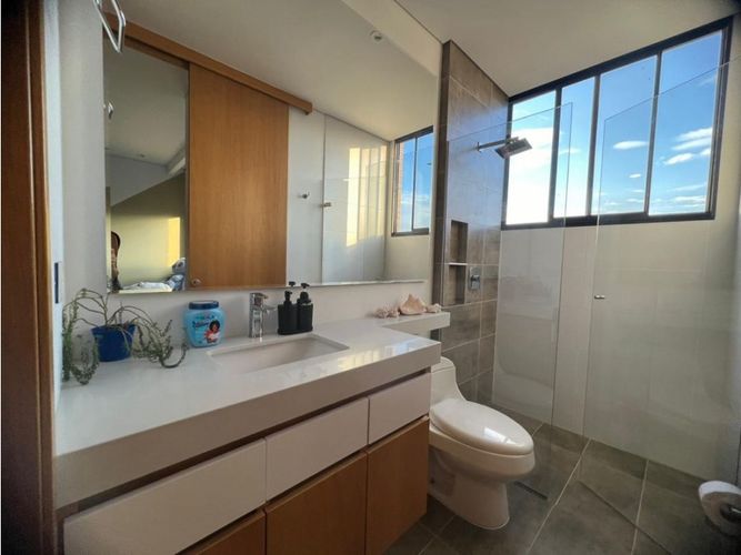 Apartamento de 3 alcobas en venta en El Tesoro, Medellín, 235 m² · foto 18 de 24