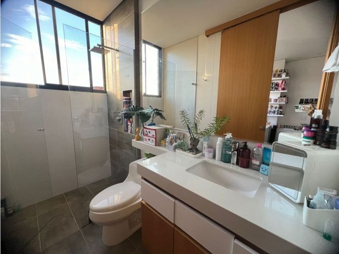 Apartamento de 3 alcobas en venta en El Tesoro, Medellín, 235 m² · foto 22 de 24