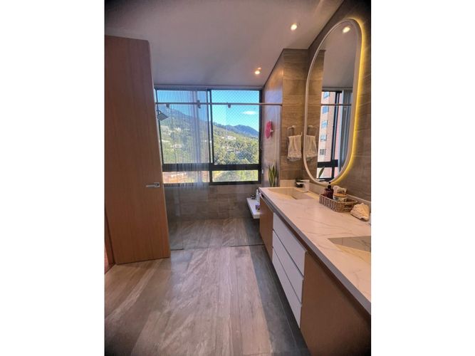 Apartamento de 3 alcobas en venta en El Tesoro, Medellín, 235 m² · foto 24 de 24