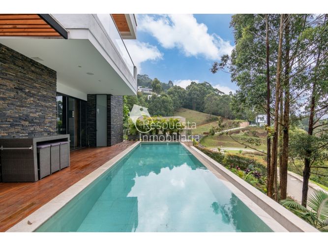 Casa de 4 alcobas en venta en La Calera, Medellín, 700 m² · foto 2 de 24