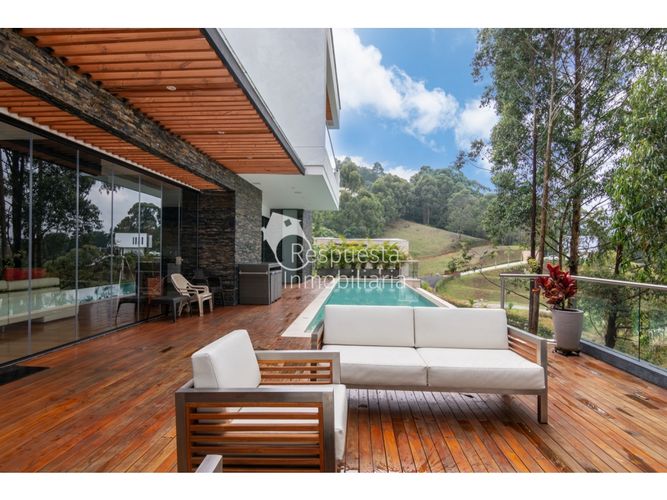 Casa de 4 alcobas en venta en La Calera, Medellín, 700 m² · foto 3 de 24