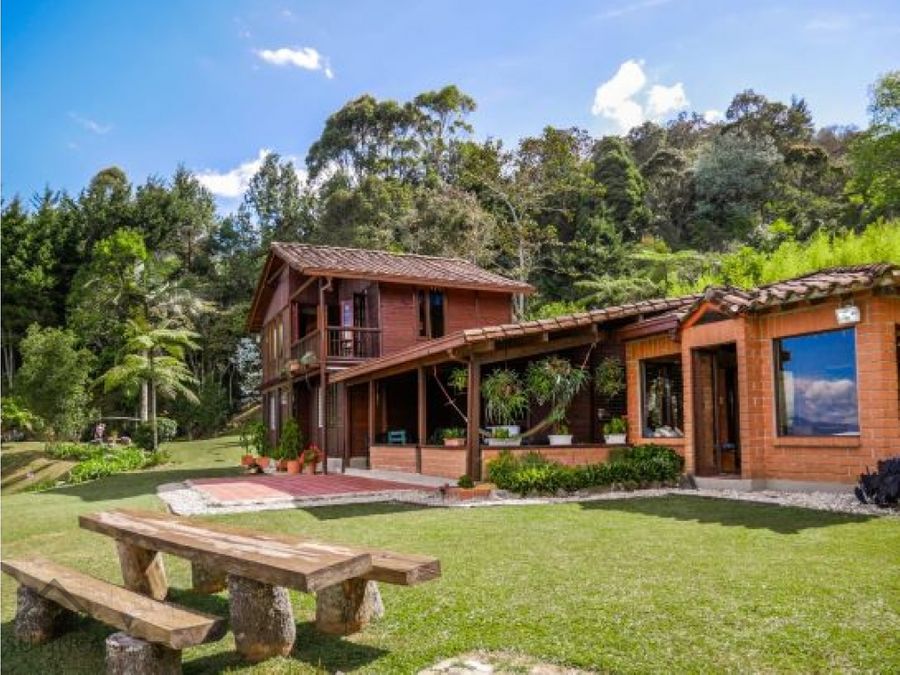 5BR Country House in Aeropuerto (230 m²) for Sale