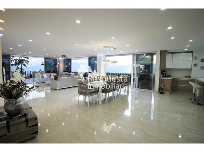 Casa de 5 alcobas en venta en Las Palmas, Medellín, 587 m² · foto 2 de 24