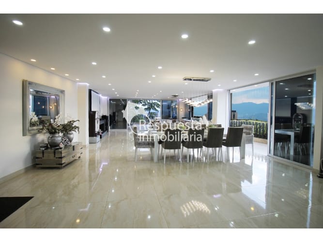 Casa de 5 alcobas en venta en Las Palmas, Medellín, 587 m² · foto 3 de 24