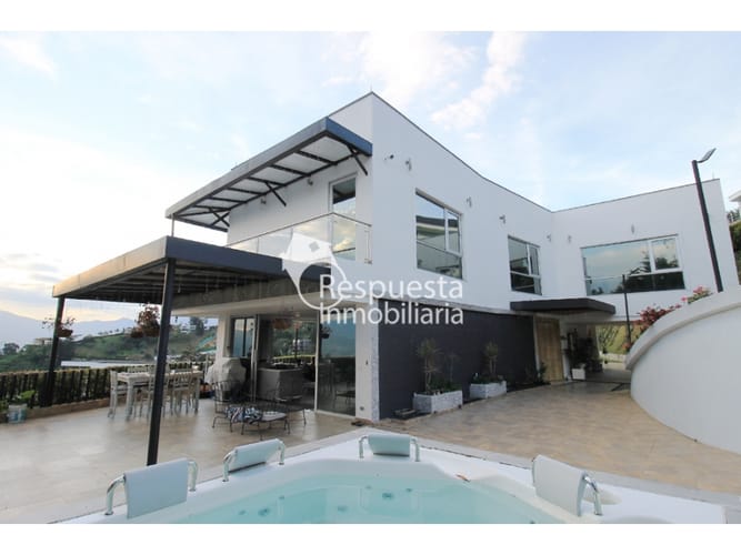 Casa de 5 alcobas en venta en Las Palmas, Medellín, 587 m² · foto 4 de 24