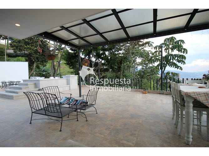 Casa de 5 alcobas en venta en Las Palmas, Medellín, 587 m² · foto 7 de 24