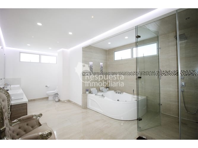 Casa de 5 alcobas en venta en Las Palmas, Medellín, 587 m² · foto 17 de 24
