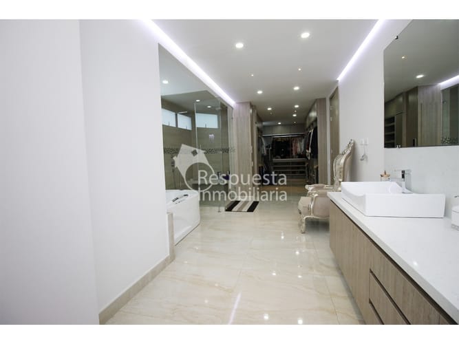 Casa de 5 alcobas en venta en Las Palmas, Medellín, 587 m² · foto 18 de 24