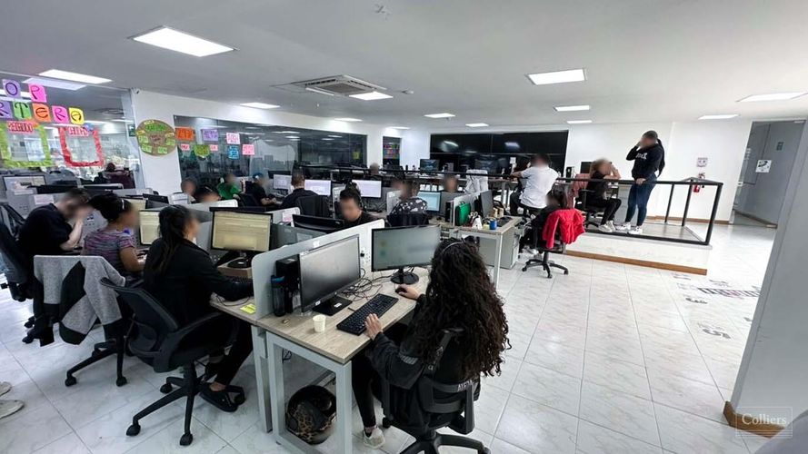 Oficina en venta en Zona Industrial No. 2, Itagüí, 2629 m² · foto 2 de 10