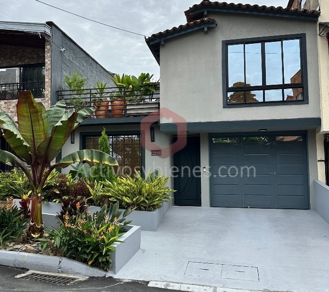 Casa en Venta en Santa Mónica, Medellín