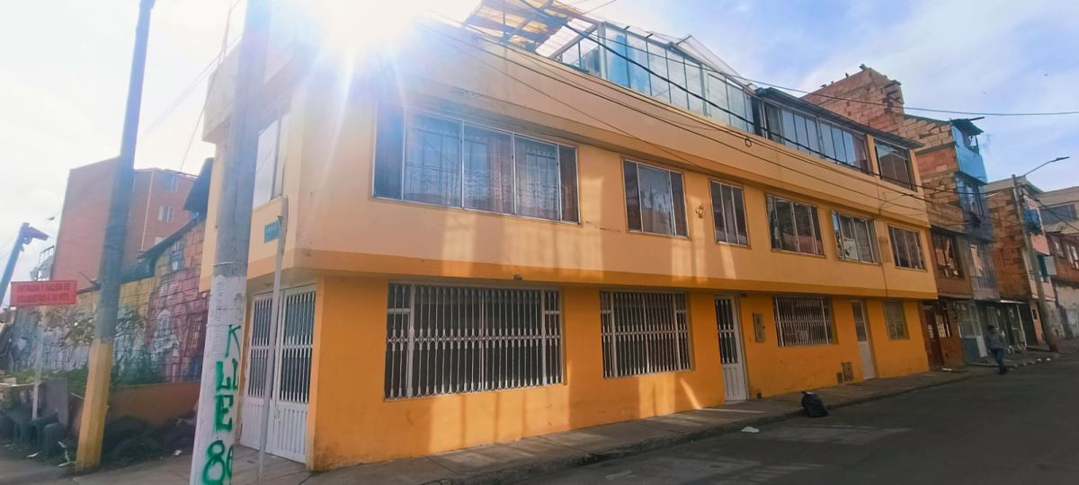 Casa en venta en Engativá, Bogotá · foto 2 de 19