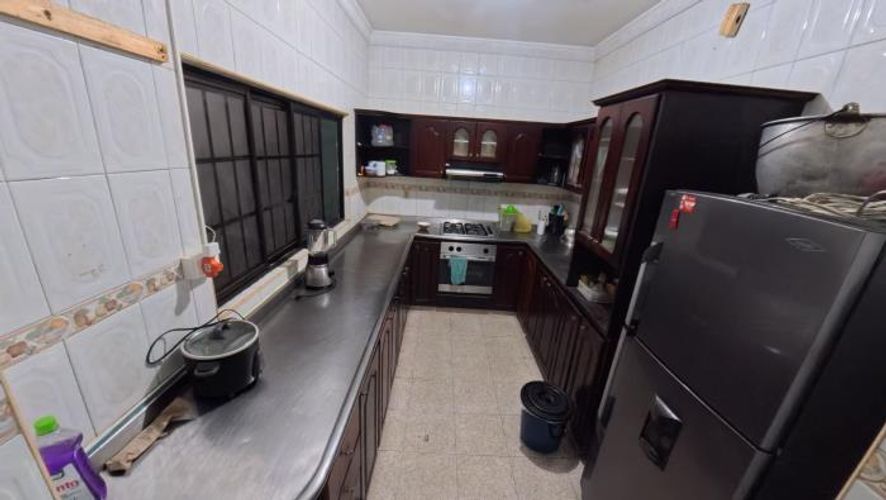 Casa de 14 alcobas en venta en San Alonso, Bucaramanga, 695 m² · foto 2 de 19