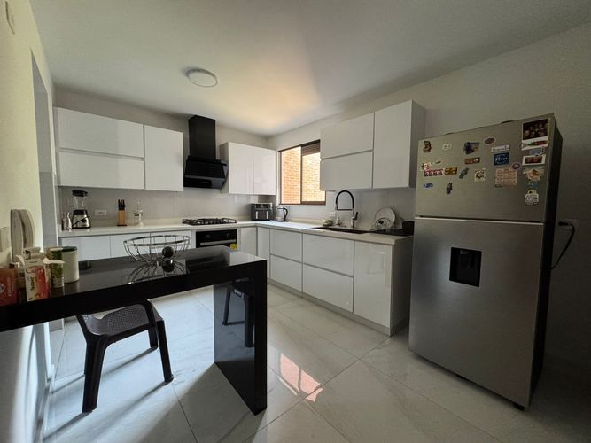 Apartamento de 3 alcobas en venta en Aguacatal, Cali, 147 m² · foto 4 de 12
