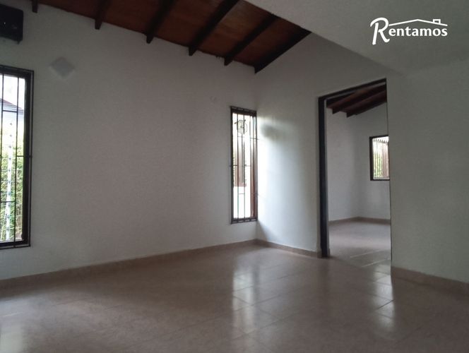 Casa de 3 alcobas en arriendo en La Linde, Medellín, 200 m² · foto 3 de 14