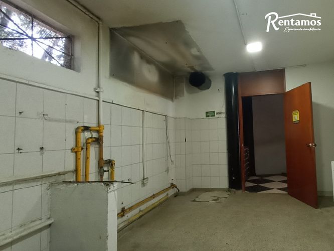Local en arriendo en El Chocho, Envigado, 200 m² · foto 13 de 24