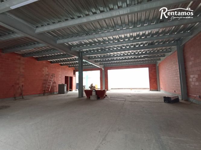 Local en arriendo en Simon Bolivar, Medellín, 320 m² · foto 2 de 12