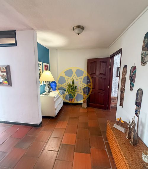 Casa de 5 alcobas en venta en Cabecera Del Llano, Bucaramanga, 431 m² · foto 2 de 19