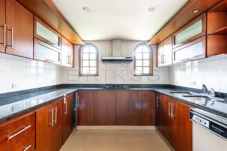 Casa de 4 alcobas en venta en Niza, Bogotá, 415 m² · foto 6 de 23