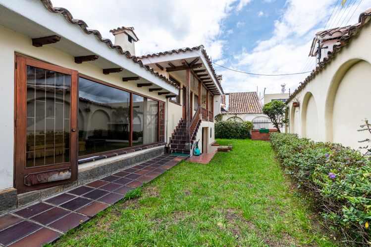 Casa de 4 alcobas en venta en Niza, Bogotá, 415 m² · foto 9 de 23