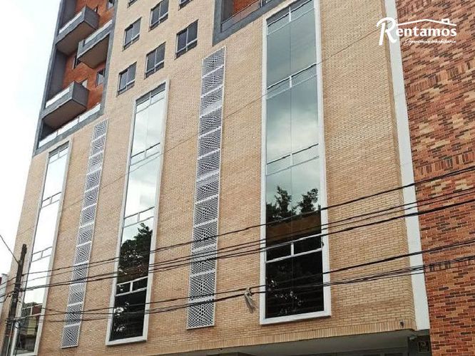 Oficina en arriendo en Conquistadores, Medellín, 1320 m² · foto 2 de 11