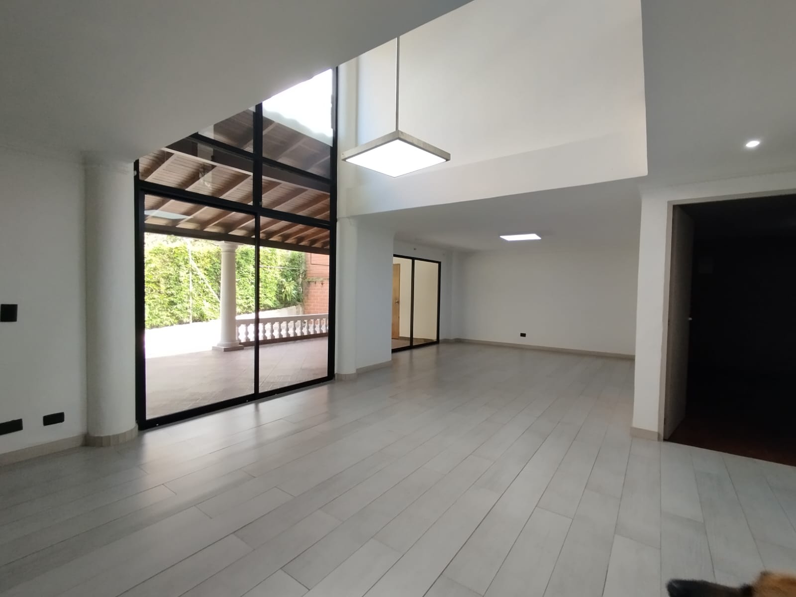Casa en arriendo en El Poblado, Medellín · foto 2 de 20